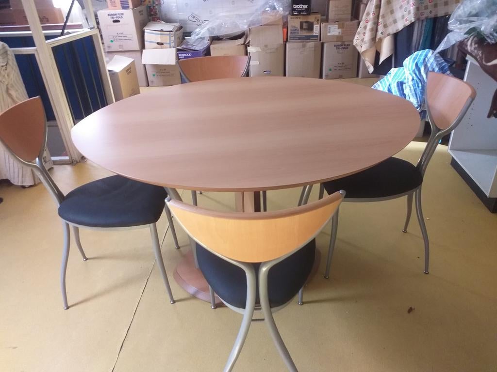 Nieuwe eetkamertafel/keukentafel met 4 stoelen. Blank beuk., Huis en Inrichting, Tafels | Eettafels, Ophalen, Nieuw, Modern, Vier personen