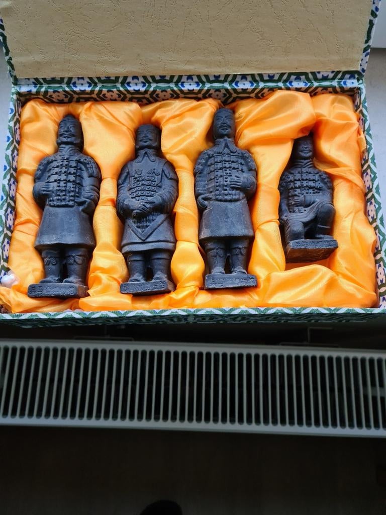 Figuren van terracotta leger. Uit China., Ophalen