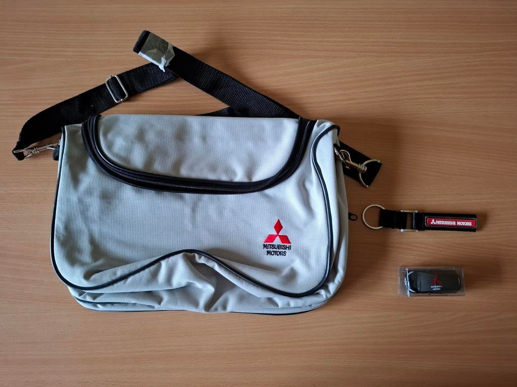 Mitsubishi Tas Sleutelhanger en miniatuur, Enlèvement ou Envoi, Comme neuf, Voitures