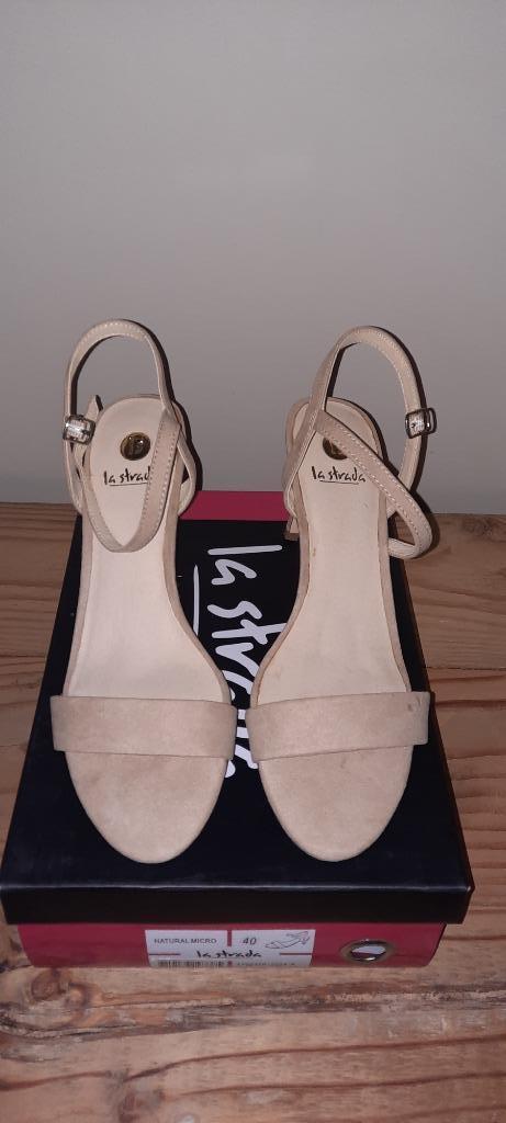 Jolies chaussures neuves La Strada taille 40, Neuf, La strada, Enlèvement ou Envoi, Beige