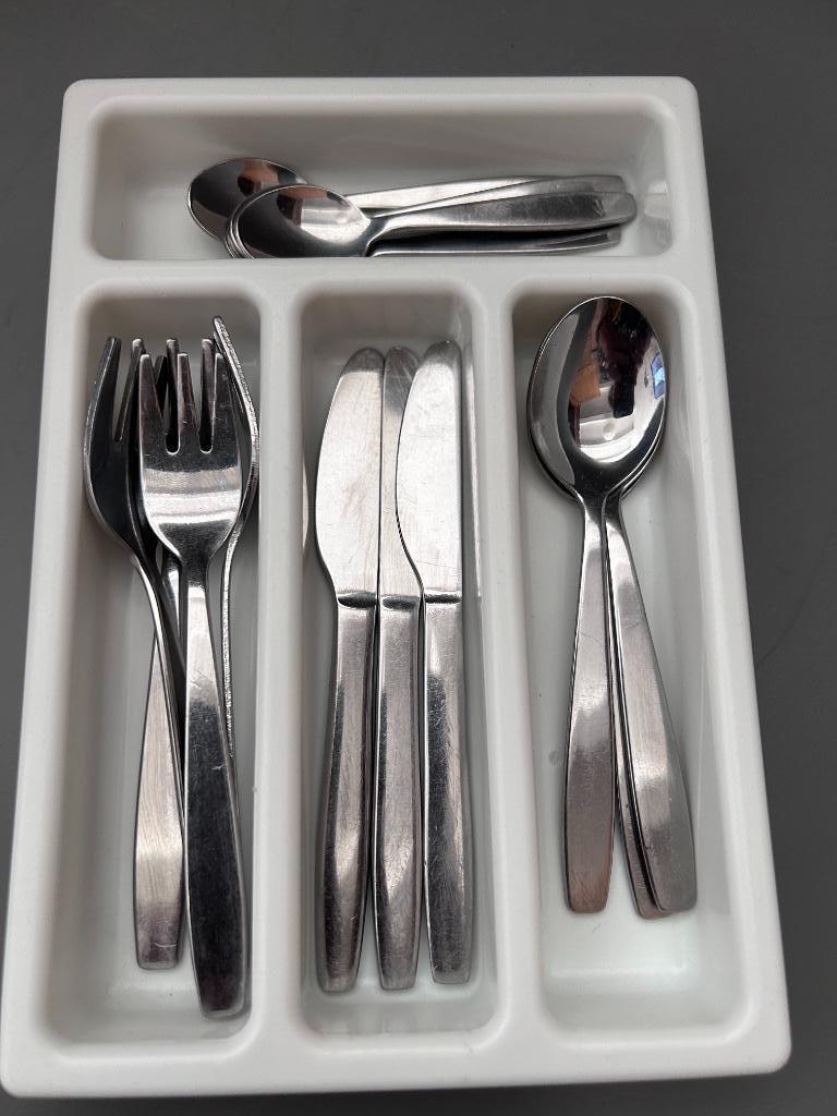 Dînette - Couverts avec rangement, Kinderen en Baby's, Speelgoed | Speelkeukens, Gebruikt, Speelkeuken-accessoire, Overige materialen