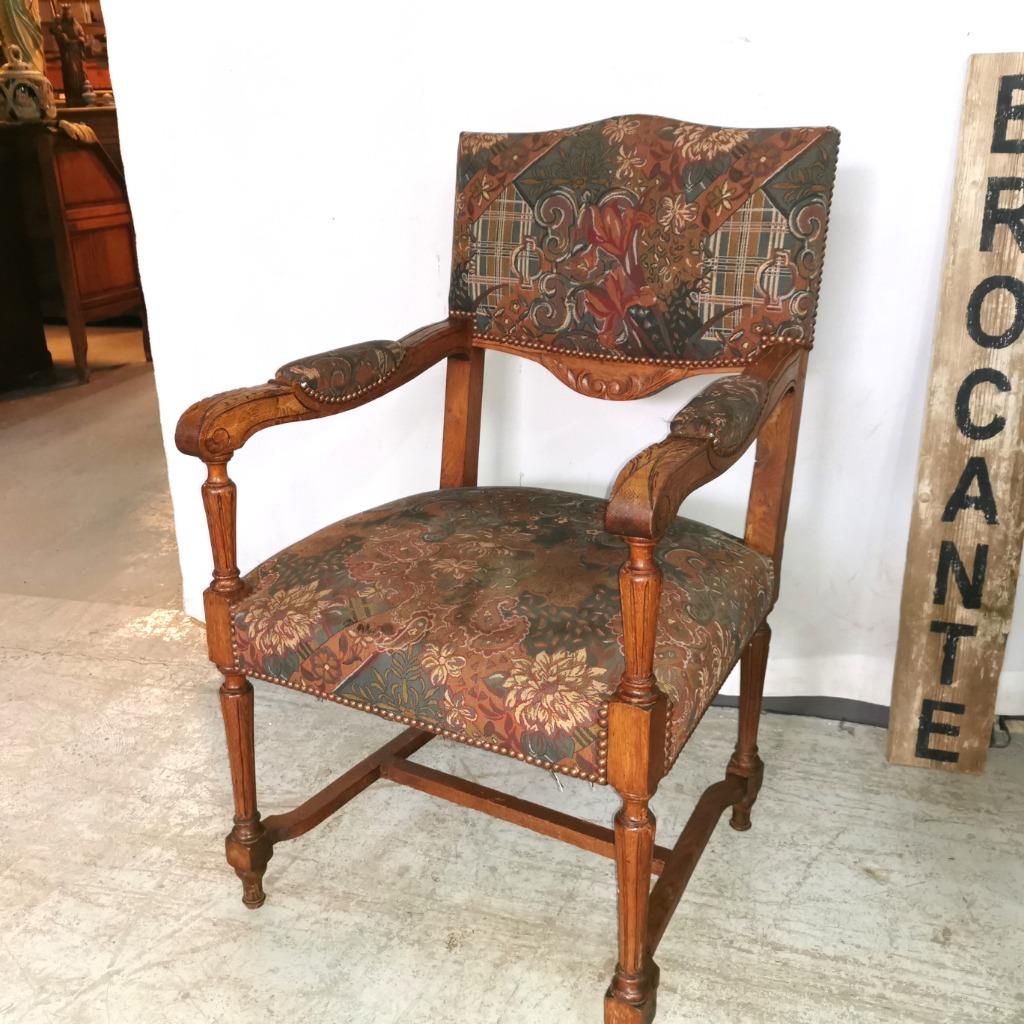 Fauteuil français ancien en chêne et revêtement en tissu, Enlèvement