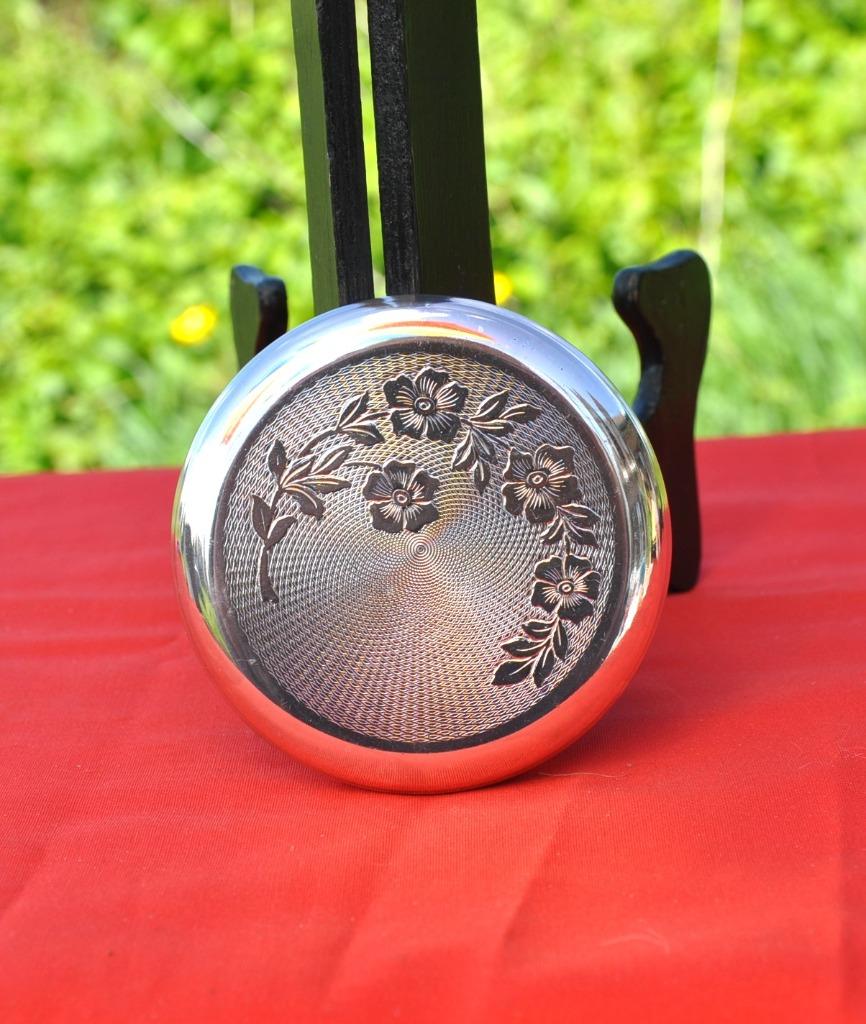 boite ronde  metal chrome decor fleur, Enlèvement ou Envoi