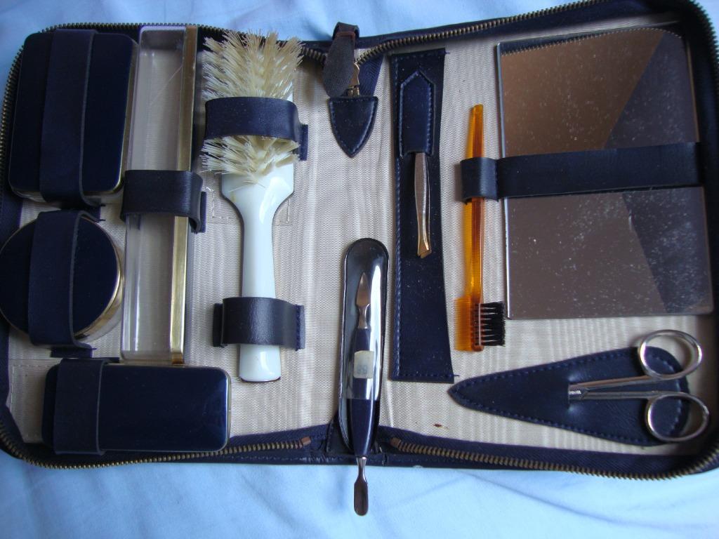 Toilettas, blauw in leder, Handtassen en Accessoires, Ophalen of Verzenden, Zo goed als nieuw, Blauw, Overige typen