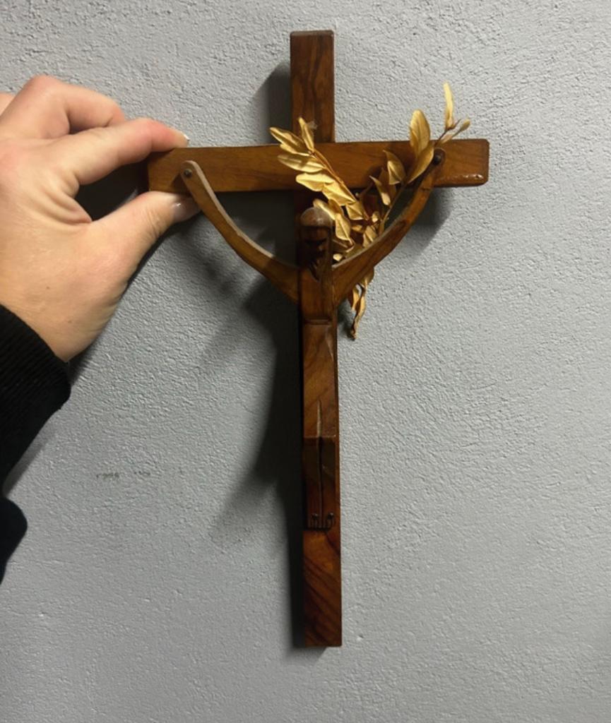 Jezus aan het kruis hout, Enlèvement
