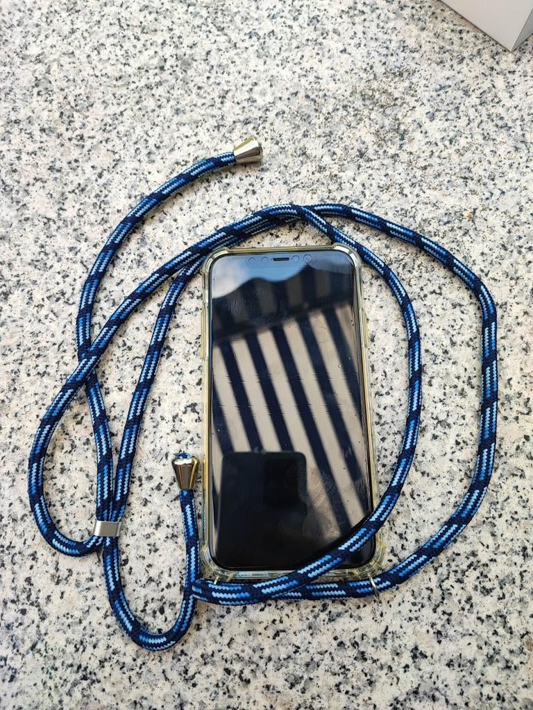 Coque en silicone pour iPhone 11 avec cordon bleu, Enlèvement ou Envoi, Comme neuf, IPhone 11, Façade ou Cover
