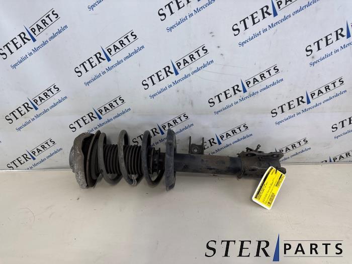Amortisseur avant droit d'un Mercedes B-Klasse, Autos : Pièces & Accessoires, Suspension & Châssis, Mercedes-Benz, Utilisé, 3 mois de garantie