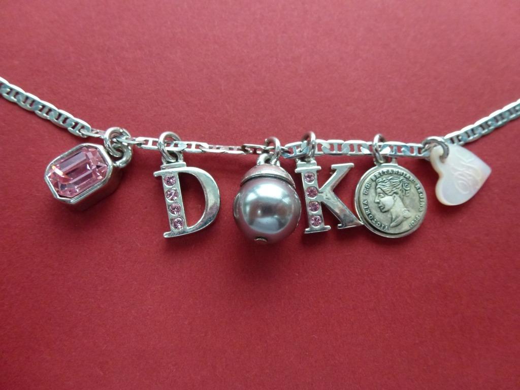 collier argenté avec 7 pendentifs Dyrberg Kern, Enlèvement ou Envoi, Avec pendentif, Comme neuf, Autres matériaux