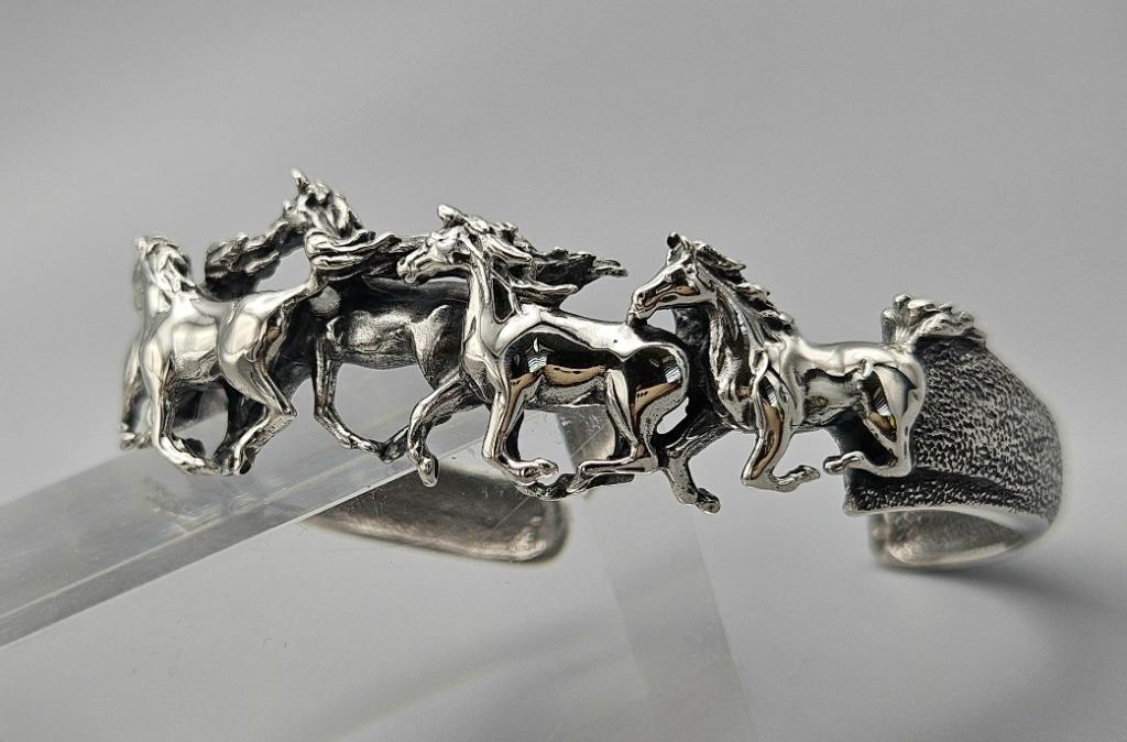 Bracelet en argent avec chevaux. 2024/Z143., Enlèvement ou Envoi, Neuf, Argent, Argent