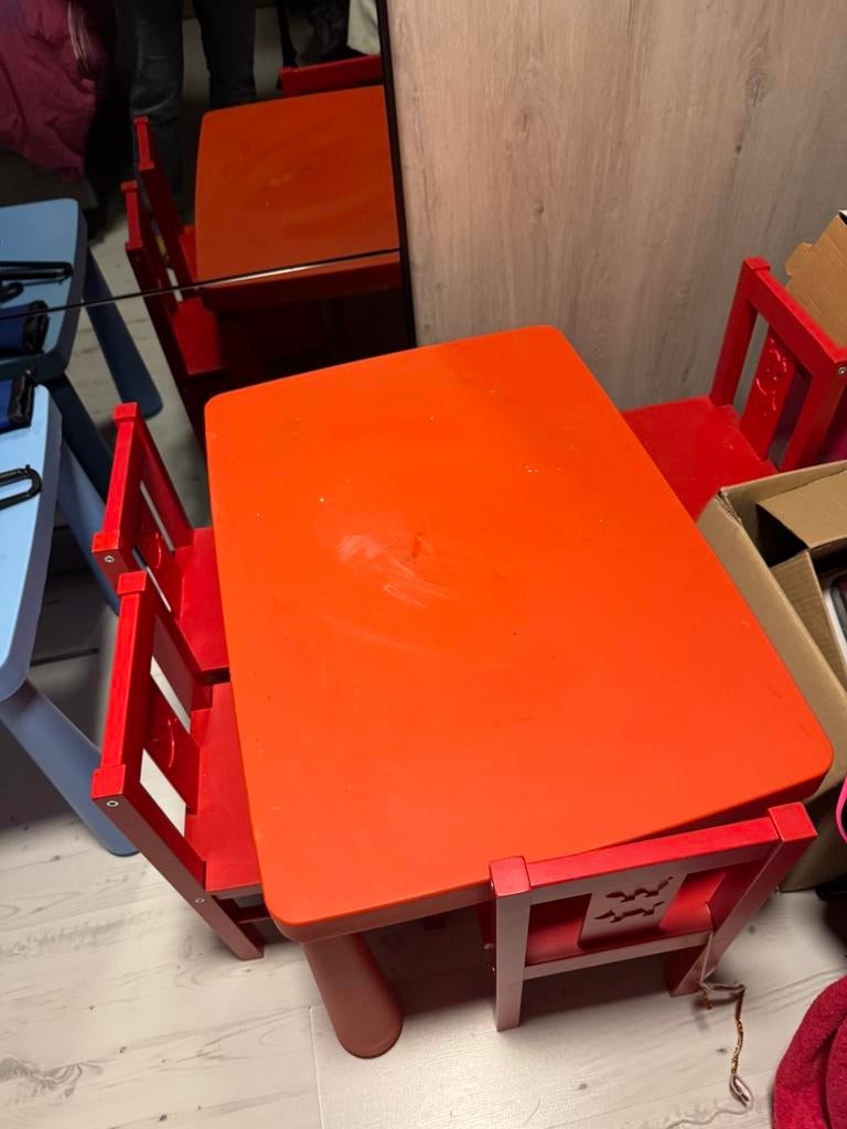 Table IKEA rouge avec 4 chaises, Enlèvement, Comme neuf