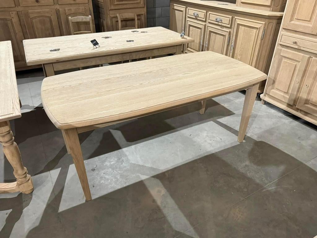 Table de salle à manger en chêne brut aerogomé