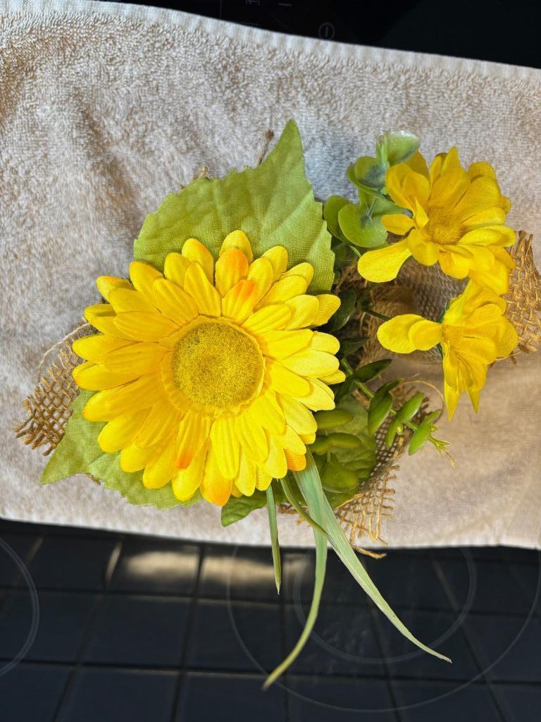 Geelgroene kunstbloemen, Ophalen, Zo goed als nieuw, Binnen