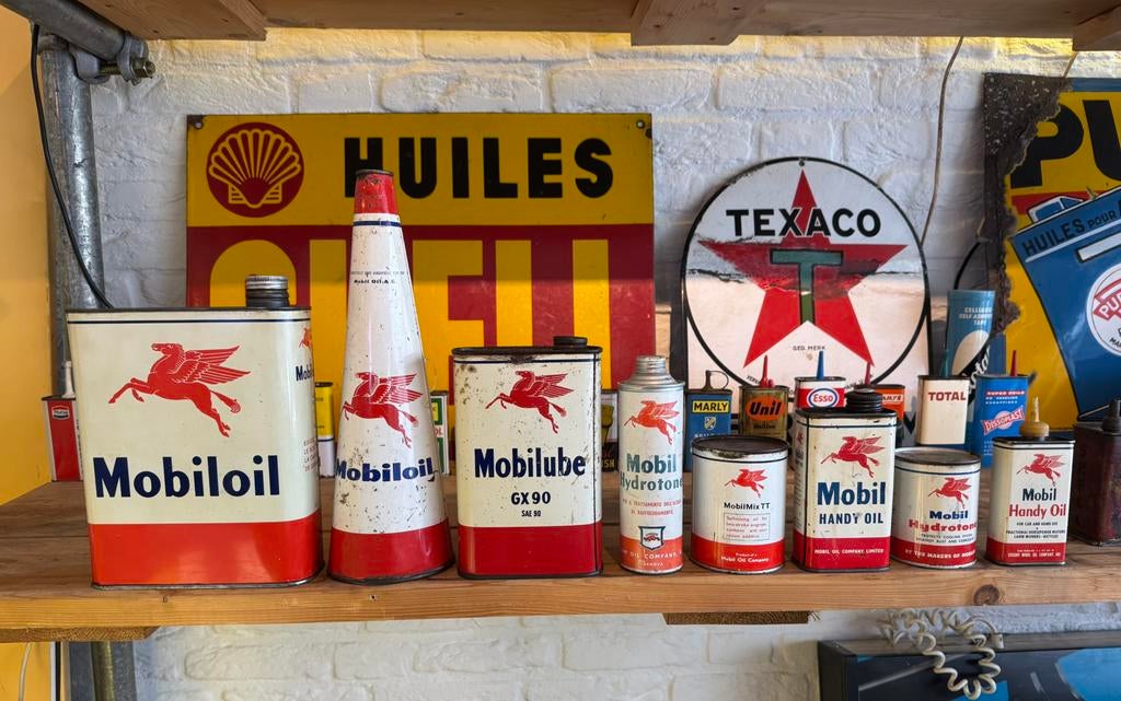 Divers bidons d'huile Mobiloil, Collections, Boîte en métal, Utilisé, Autre, Autres marques, Enlèvement ou Envoi
