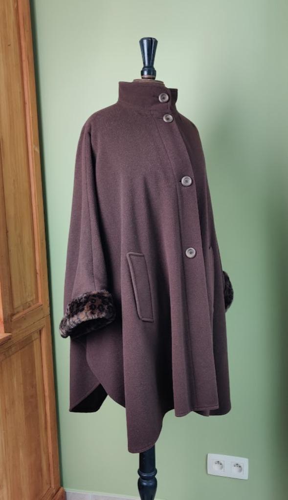 Manteau cape Menuetto en laine mélangée marron en fausse fou, Enlèvement ou Envoi, Taille 38/40 (M), Brun