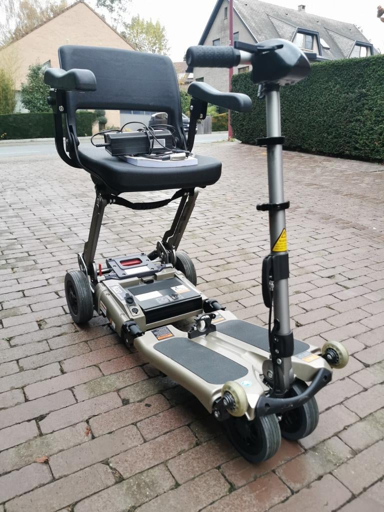 Trottinette pliable presque neuve plus d'infos 0488826971, Enlèvement ou Envoi, Pliant, Comme neuf, Fauteuil roulant électrique