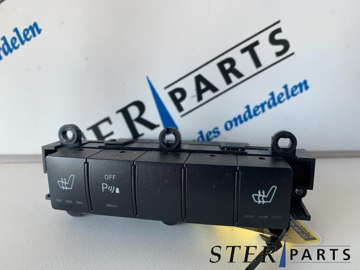 Commutateur chauffage siège d'un Mercedes A-Klasse, Autos : Pièces & Accessoires, Habitacle & Garnissage, Enlèvement ou Envoi