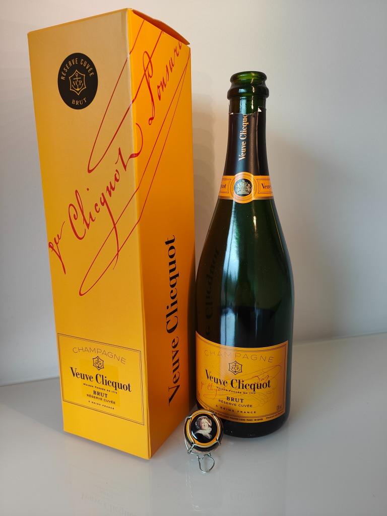 Veuve Clicquot Brut Reservé Cuvée , Geschenkverpakking, Caps, Ophalen of Verzenden, Gebruikt, Verpakking