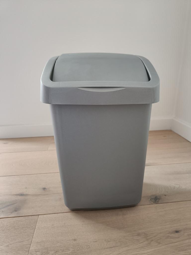 grijs prullenbakje curver, 9 liter, Maison & Meubles, Accessoires pour la Maison | Poubelles, Utilisé, Synthétique, Moins de 50 cm