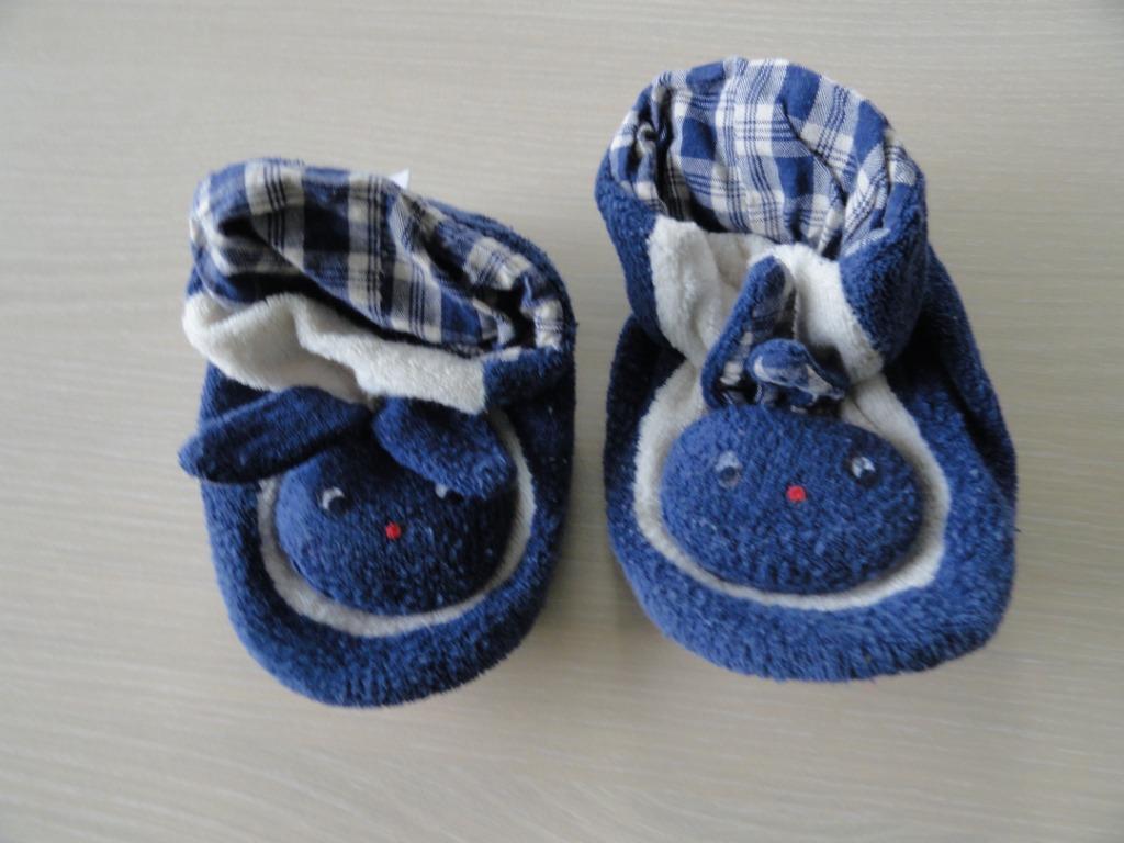 Donkerblauw/witte sloefjes met konijntjes, maat 2J, Ophalen, Zo goed als nieuw, Jongetje of Meisje, Slofjes