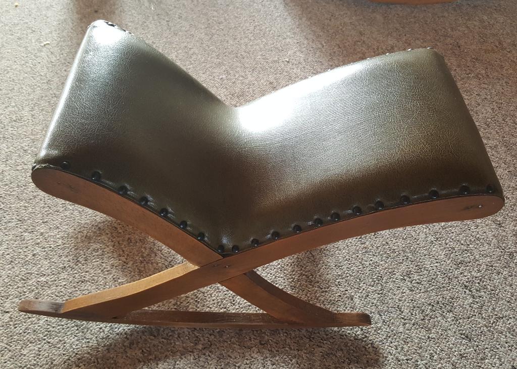 Repose-pieds à bascule en simili cuir vert kaki (vintage), Enlèvement ou Envoi, Utilisé, Bois, Moins de 50 cm