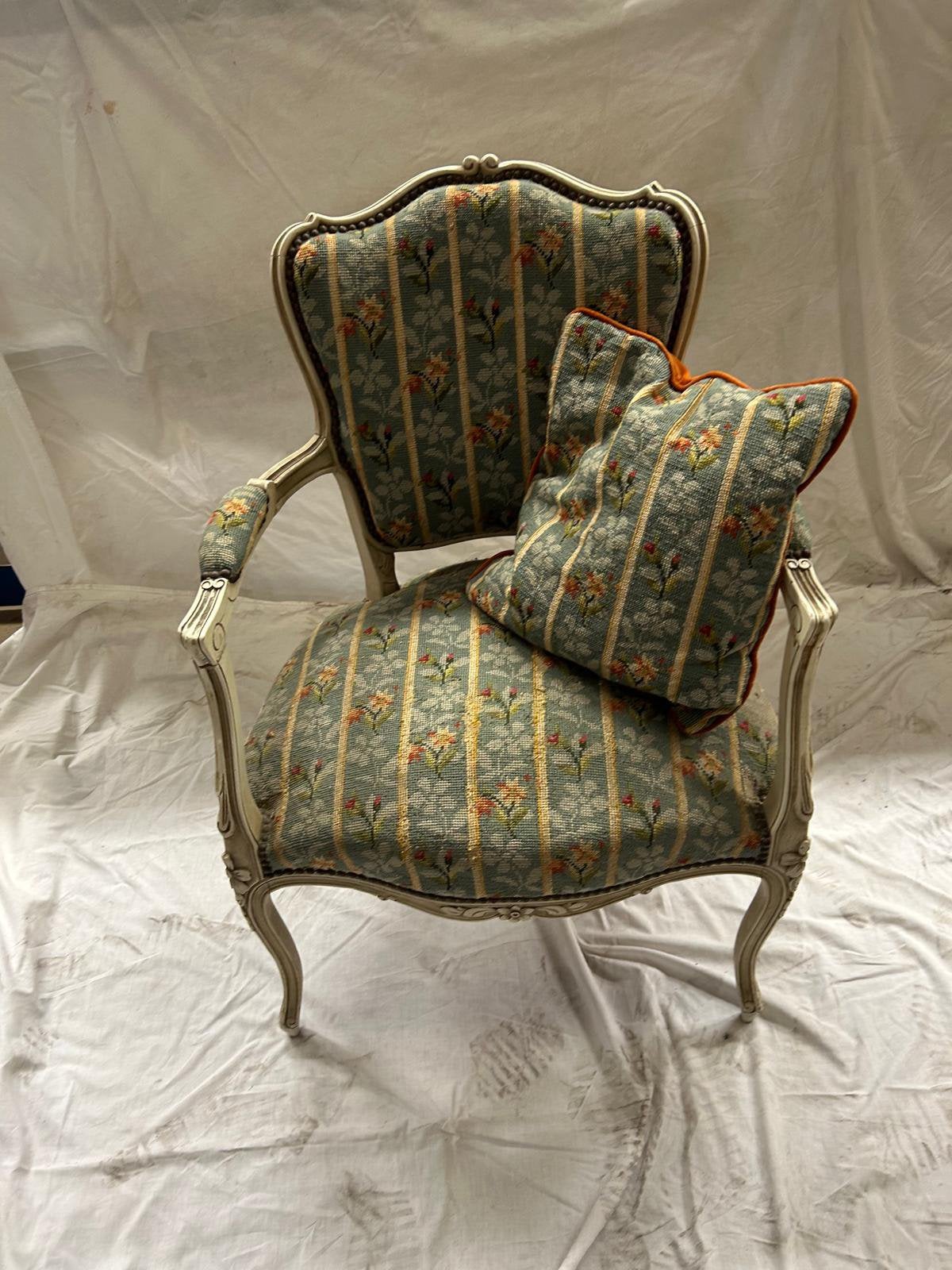 Klassieke vintage fauteuil met sierkussen, Ophalen, Gebruikt