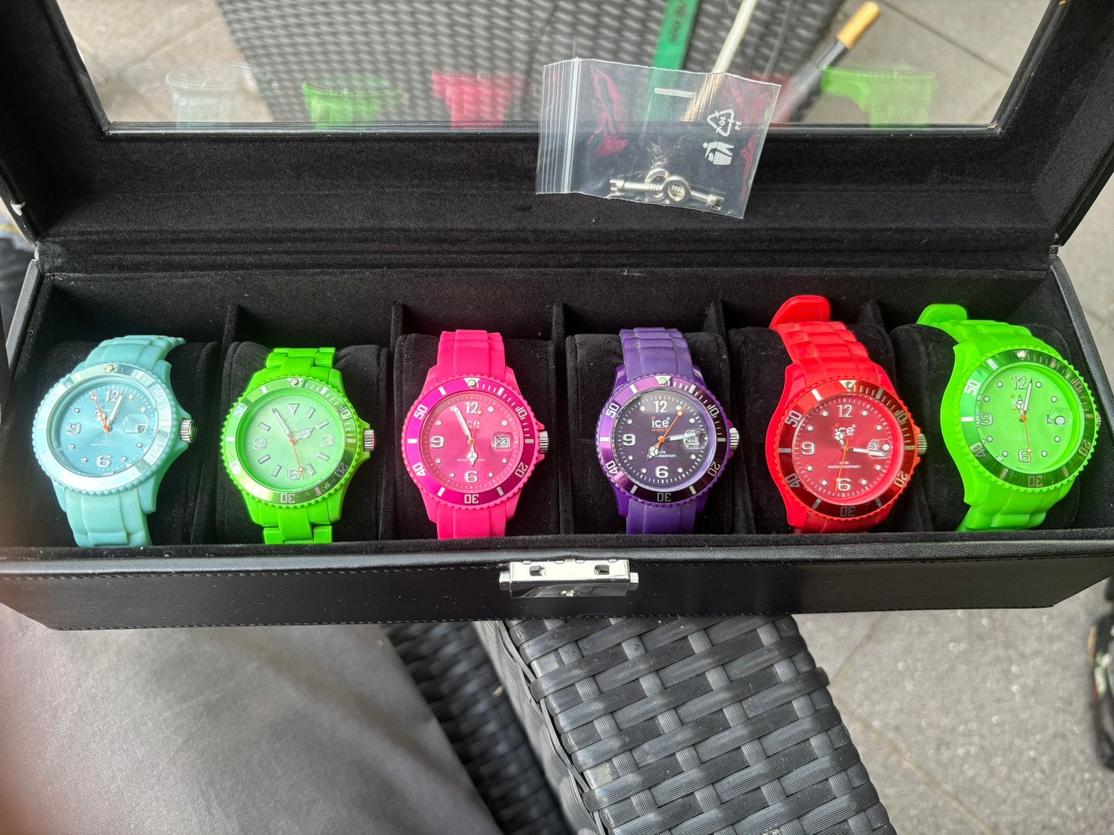 Ice watch zesdelig in koffer, Handtassen en Accessoires, Sporthorloges, Ophalen, Zo goed als nieuw