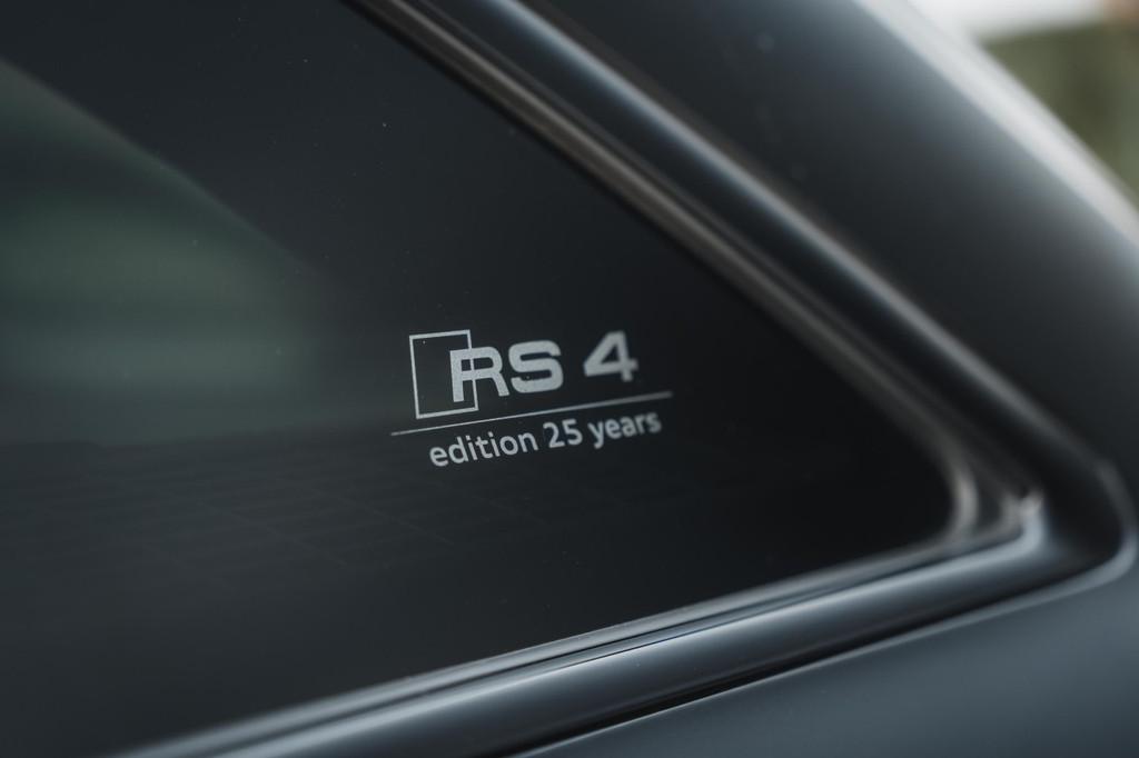 Audi RS4 Avant - 25 years edition - 470PK (bj 2025), Auto's, Audi, Automaat, Alcantara, Zwart, Adaptive Cruise Control