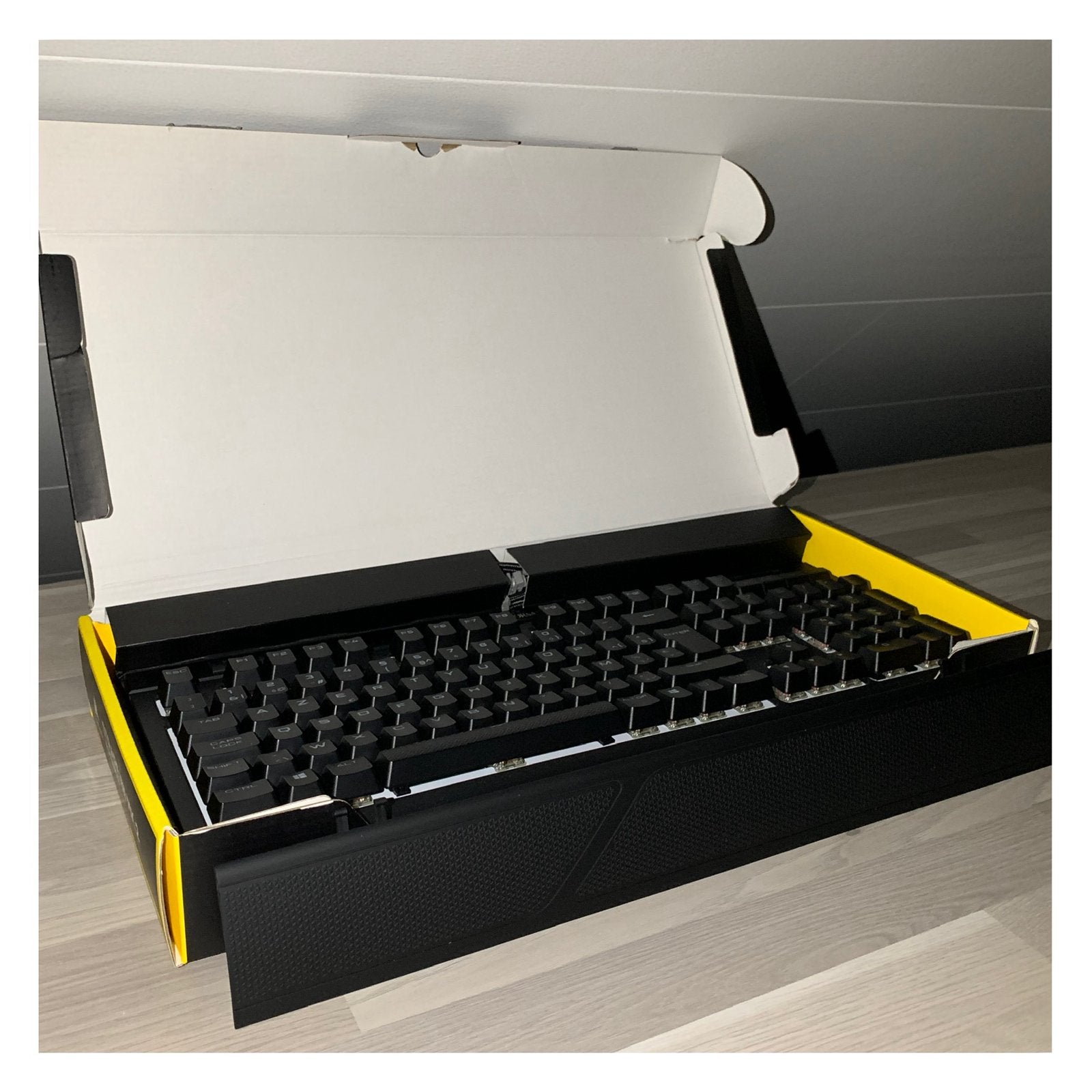 Corsair Strafe RGB MK.2 Cherry MX Silent | AZERTY, Enlèvement, Comme neuf