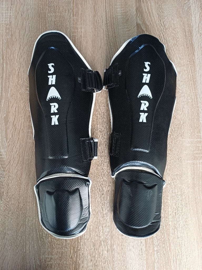 Scheenbeschermer Shark, Sport en Fitness, Boksen, Ophalen, Gebruikt, Boksbeschermers