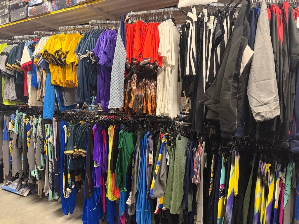 PARTIJ kleding 1100 stuks, Kleding | Heren, Heren-kledingpakketten, Ophalen, Nieuw