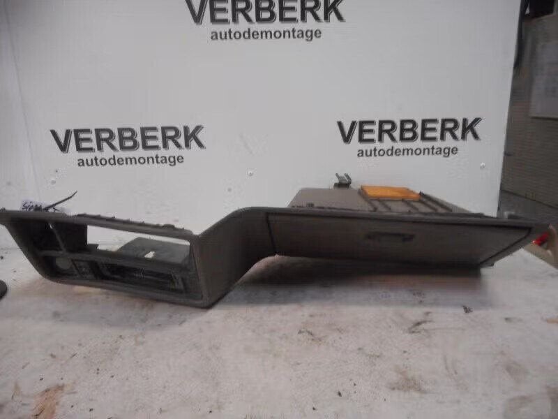 DASHBOARDKASTJE Ford Sierra I (83bga04326daw), Autos : Pièces & Accessoires, Enlèvement ou Envoi, Henry-Ford-Straße 1 50735 Köln, DE