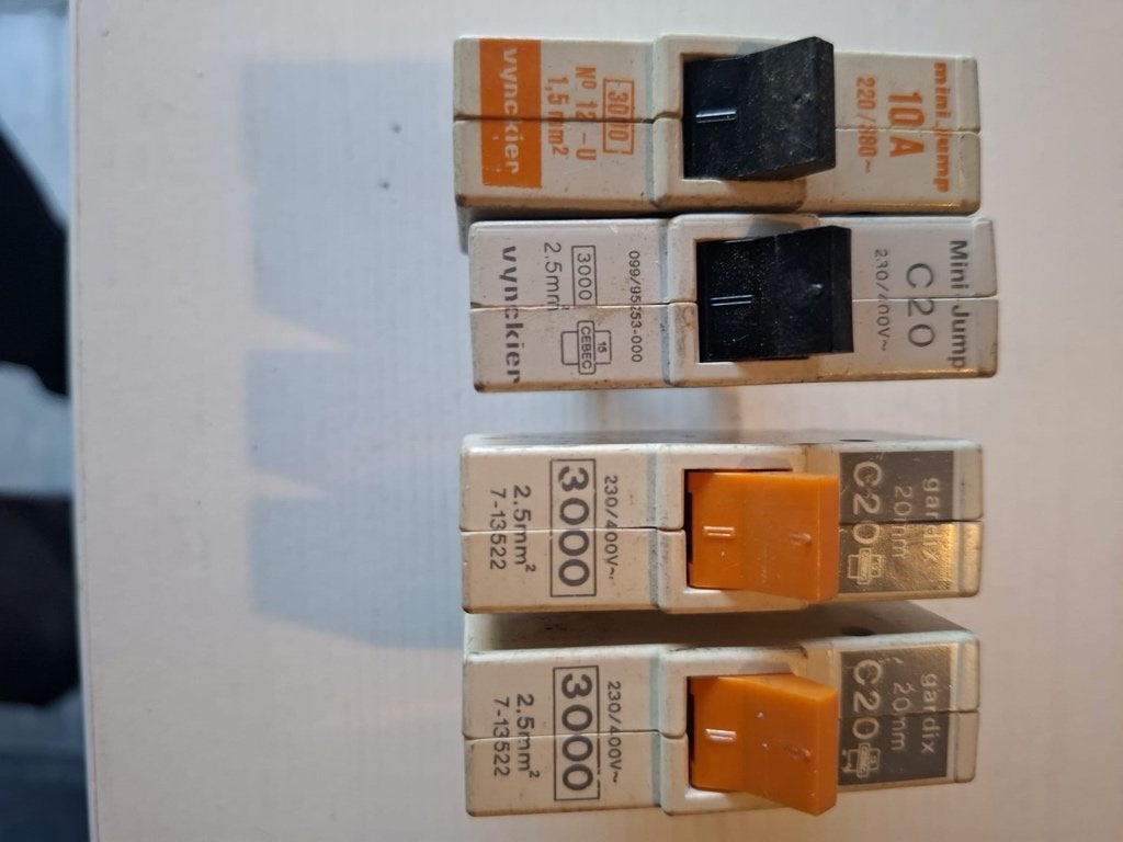 FUSIBLES, Bricolage & Construction, Électricité & Câbles, Enlèvement, Comme neuf