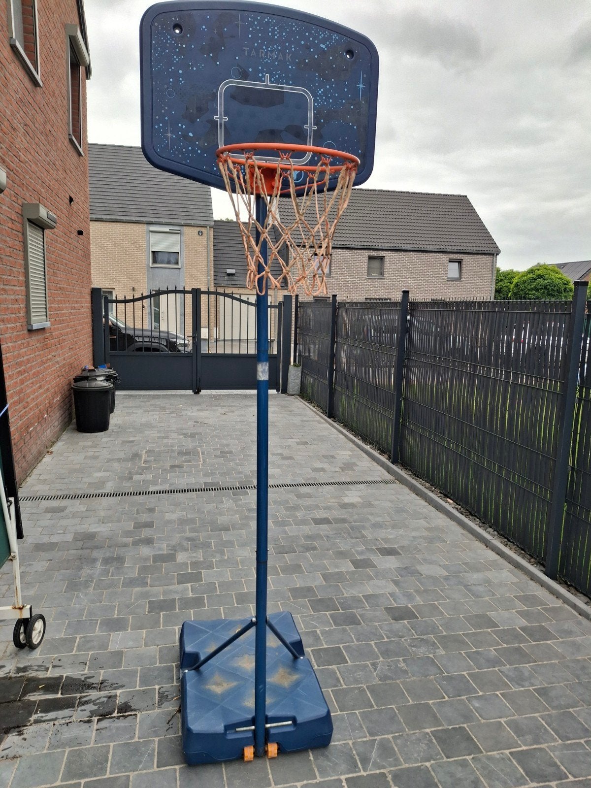 panier de basket réglable à plusieurs hauteur en bon etat, Enlèvement