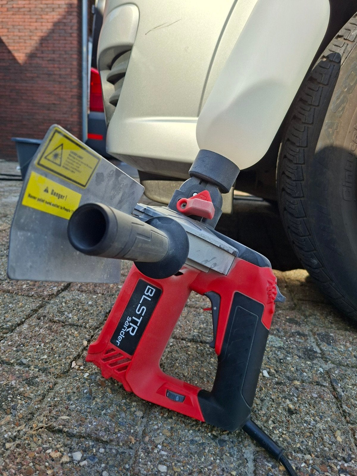 Blister zandstraal machine, Ophalen