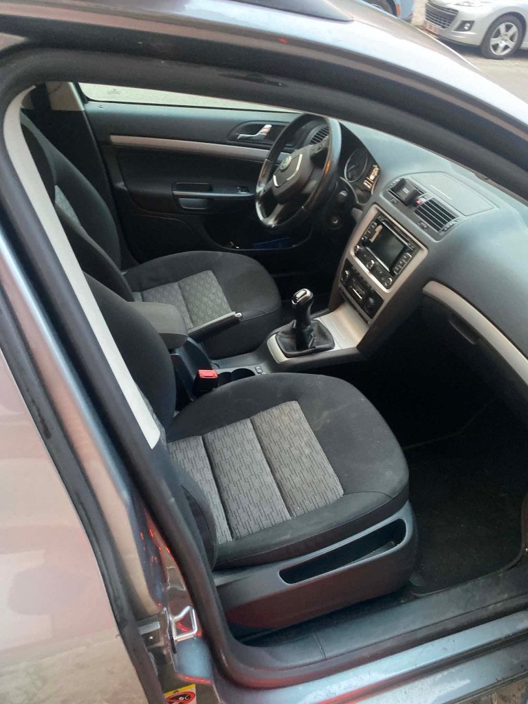 Skoda Ocatvia, Autos, Achat, 3 places, Noir, 1375 kg