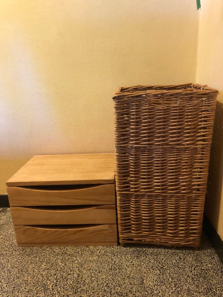 panier linge en osier +boite rangement très bon état, Enlèvement, Comme neuf, Brun, Panier à linge