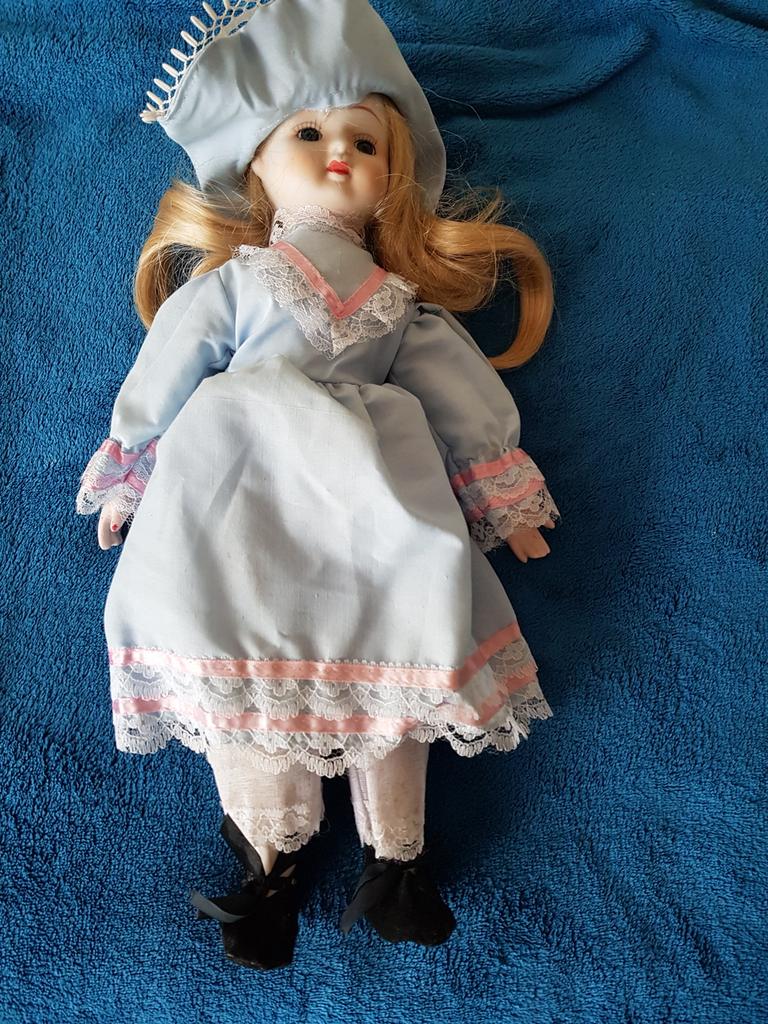 Pop, blauw kleedje, 38cm, goede staat, Verzamelen, Ophalen, Zo goed als nieuw