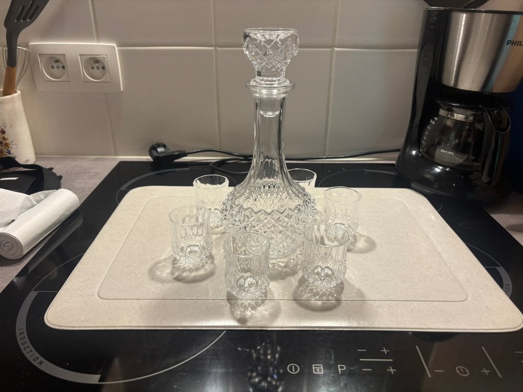 glazen karaf met 6 glaasjes, Enlèvement