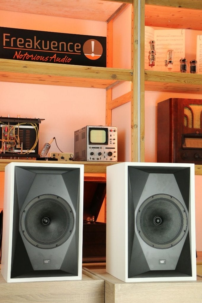 MoFi SourcePoint 10 Master Edition TRADE.OK. Kanshebbers!, Bass-reflex, Enlèvement ou Envoi, Comme neuf, Moniteur de studio