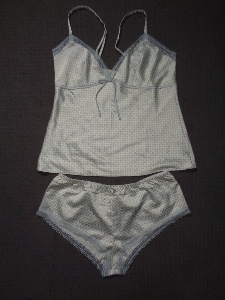 mooi nacht setje in satijn  ETAM, Vêtements | Femmes, Pyjamas, Envoi, Porté, Taille 38/40 (M)