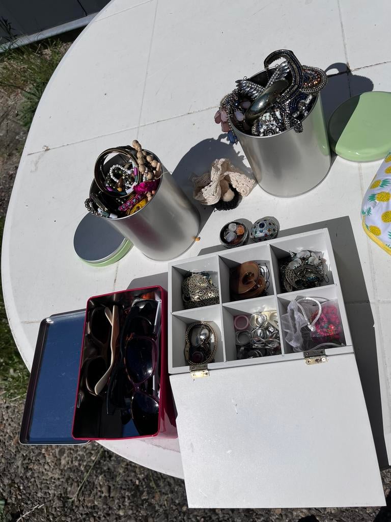 Lot fantasiejuwelen(armband, ring, halsketting, bril,Steen), Ophalen, Zo goed als nieuw