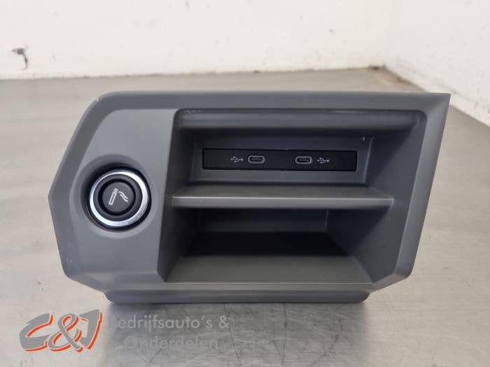 Prise USB d'un MAN TGE, -, 3 mois de garantie, Utilisé, Autres marques automobiles