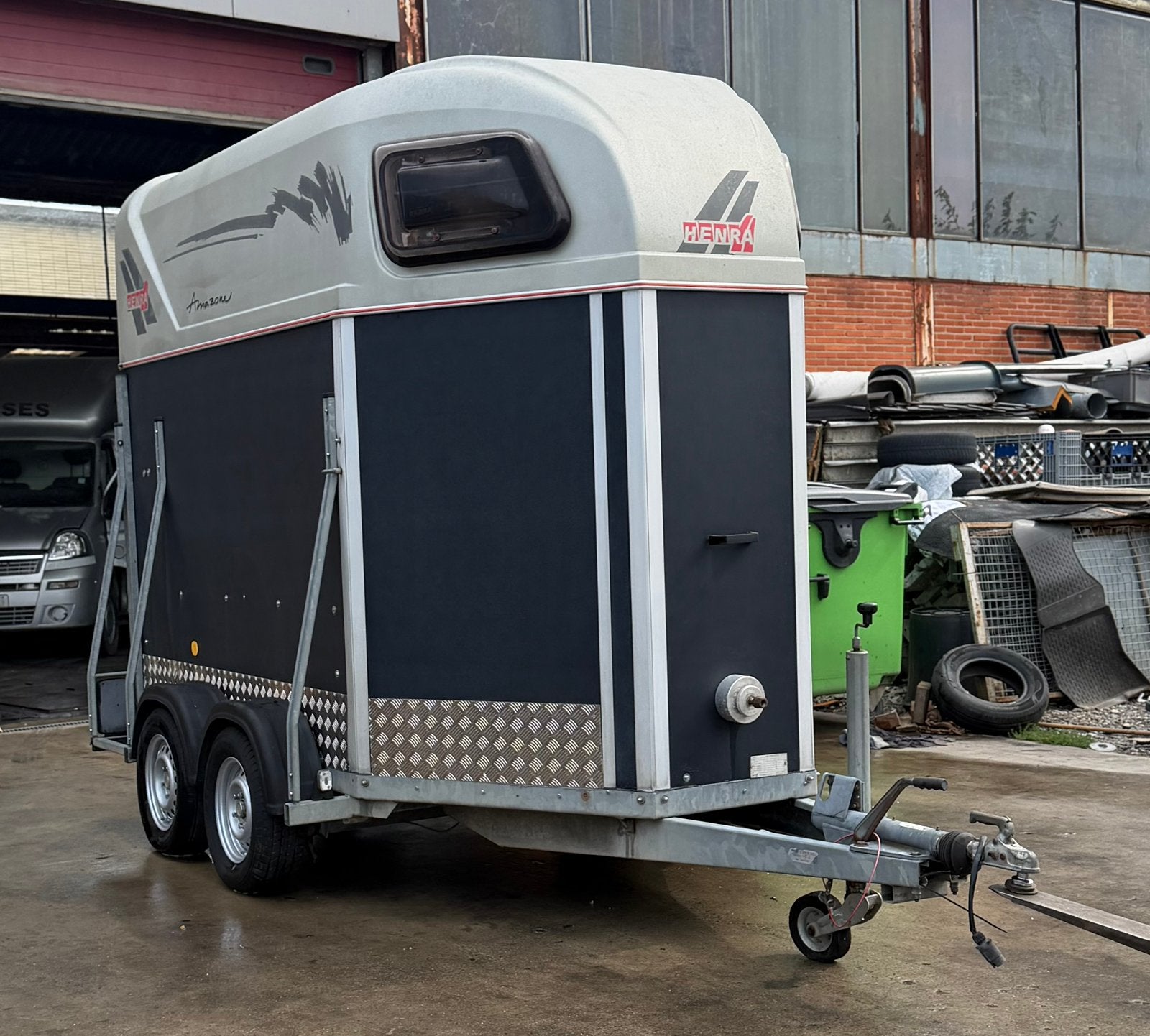 Busje voor 2 paarden, Dieren en Toebehoren, Paarden en Pony's | Trailers en Aanhangwagens, Ophalen of Verzenden, Zo goed als nieuw