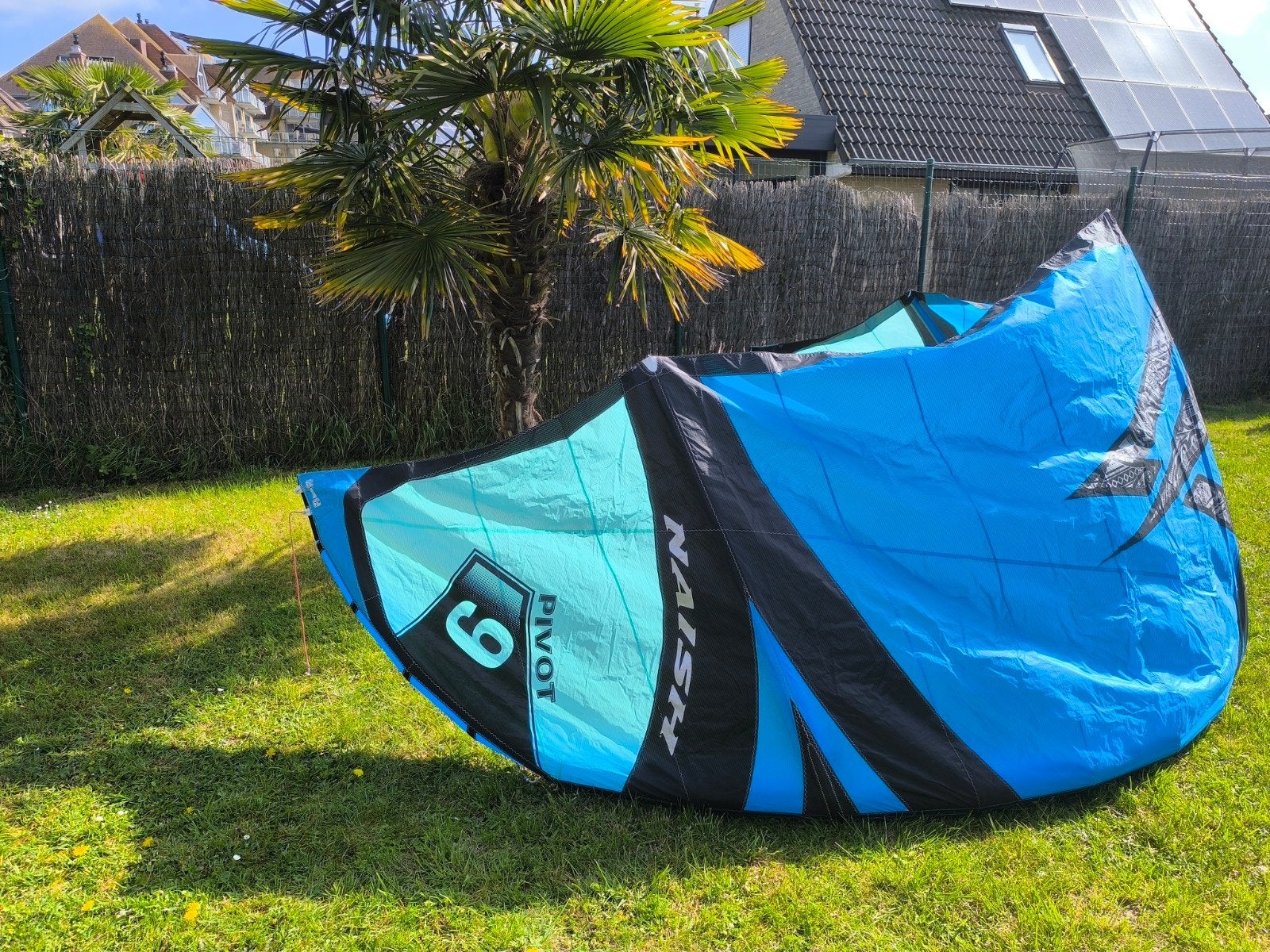 Naish pivot 9m Topstaat, Sports nautiques & Bateaux, Kitesurf, Enlèvement