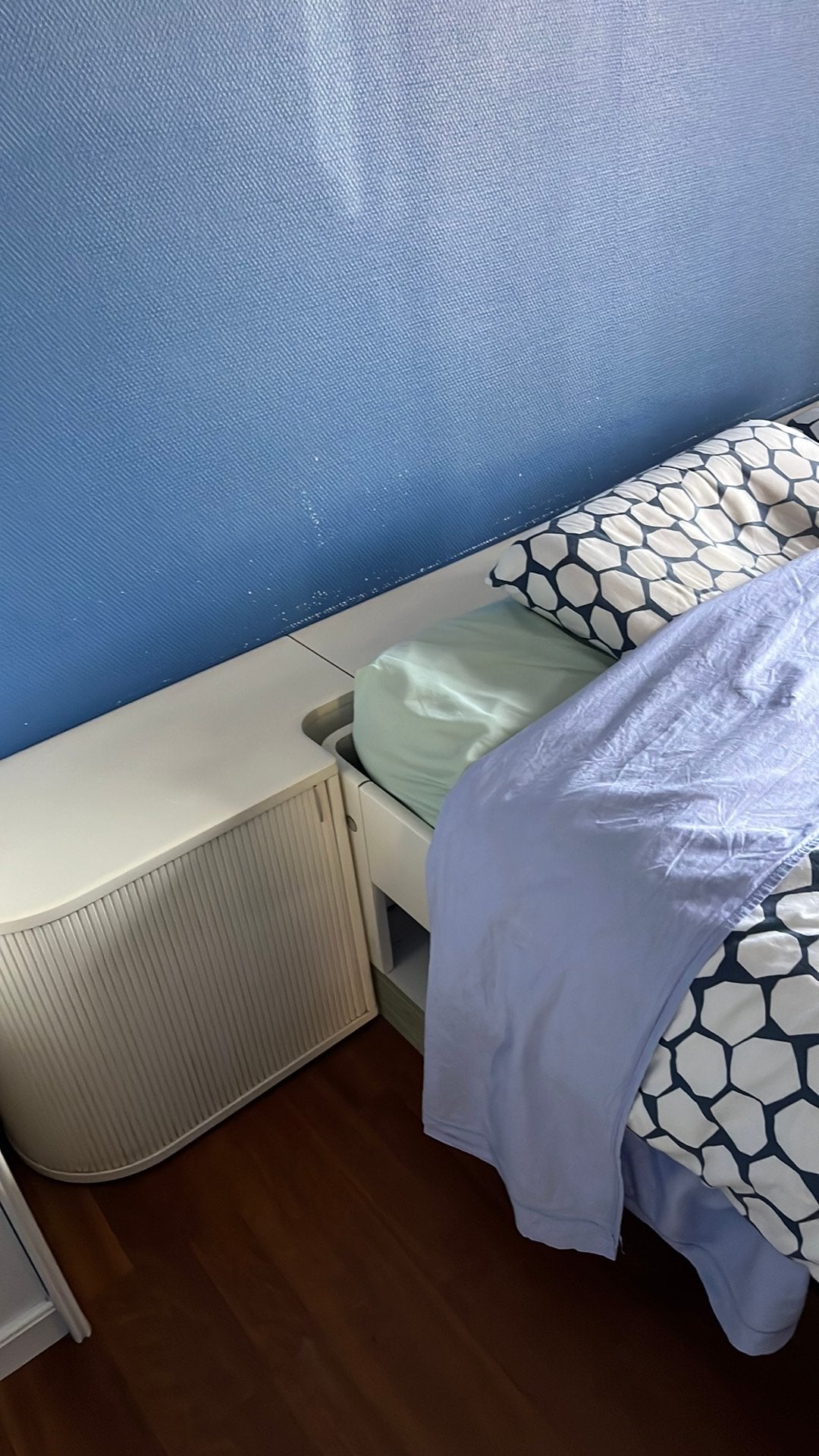 Wit bed met hoofdbord van Pastoe 180 x 200 bed + achterkant, Ophalen, Gebruikt, Wit, Tweepersoons