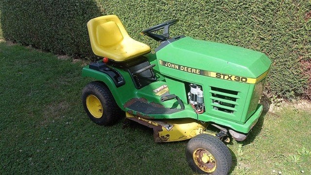 zitmaaier john deere ST30 met opvangbakken achteraan, Jardin & Terrasse, Tondeuses autoportées, John deere, Démarrage électrique
