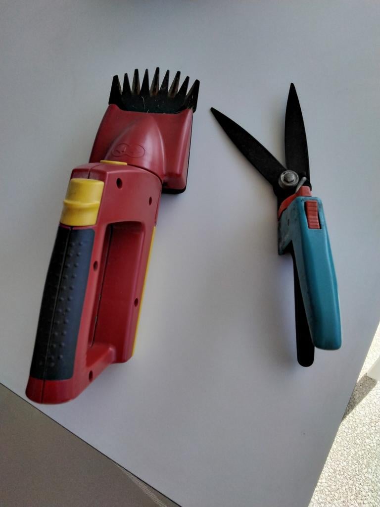Coupe-herbe Wolf avec batterie rechargeable et ciseaux à mai, Enlèvement, Batterie