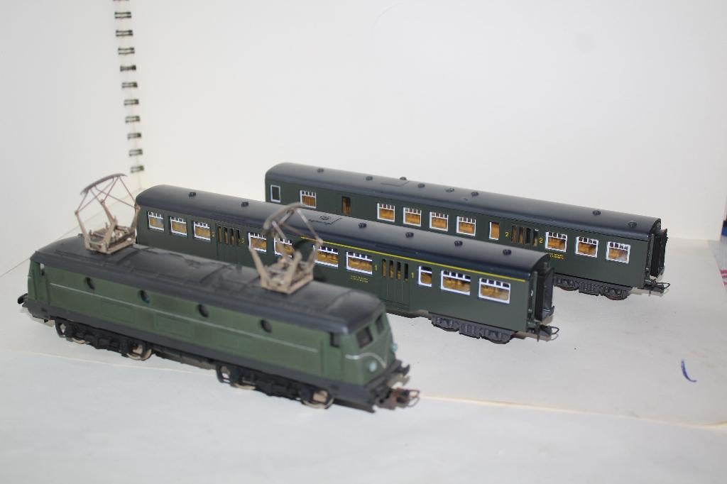 lima ho loc sncb 125012 + 2 voitures M2, Hobby & Loisirs créatifs, Enlèvement ou Envoi, Set de Trains, Lima, Courant continu