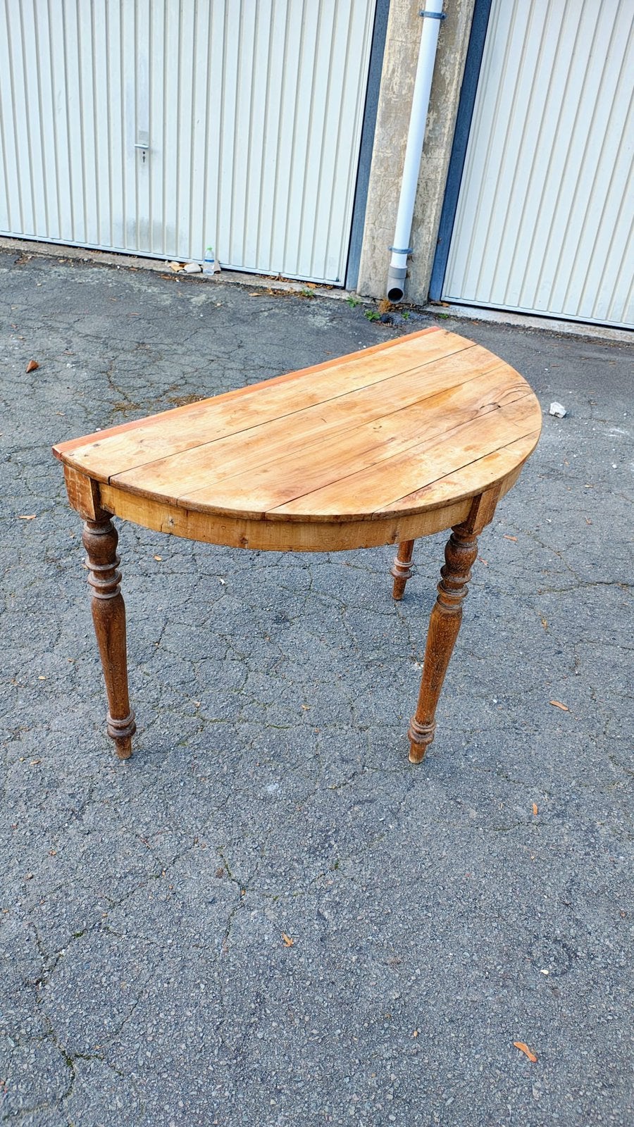 Table demi lune, Enlèvement