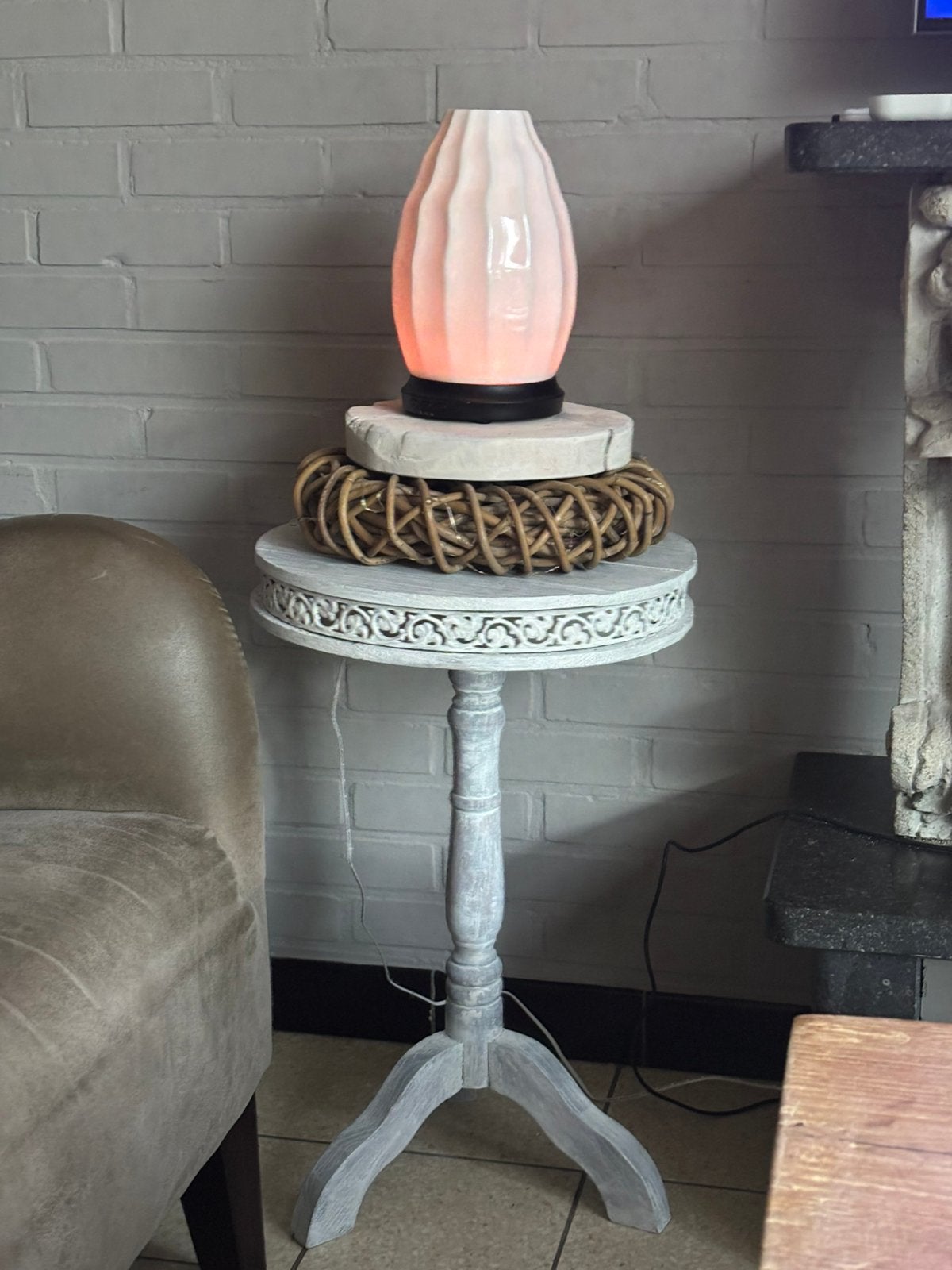 Mooi landelijk bijzettafeltje met  leuke krans erbij ., Huis en Inrichting, Tafels | Sidetables, Ophalen, Overige materialen, 50 tot 100 cm